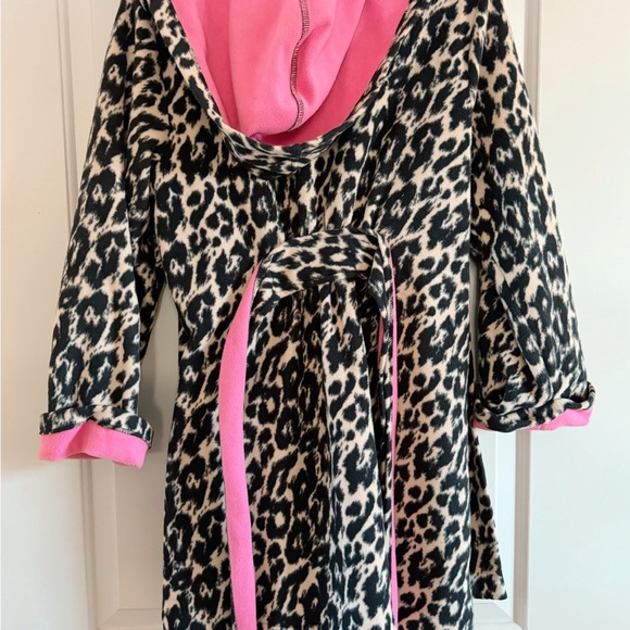 Betsey Johnson Intimates Cheetah Hooded Robe - Picture 6 of 7